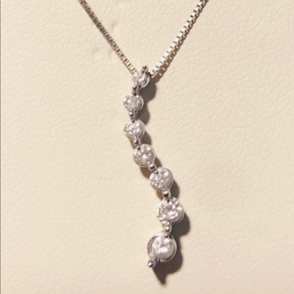 14K white gold “journey” necklace with 7 diamonds